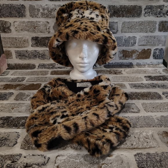Preston & York cheetah hat and scarf - Picture 1 of 5